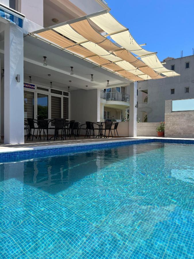 Fat E Jet - Pool & Breakfast דירה *